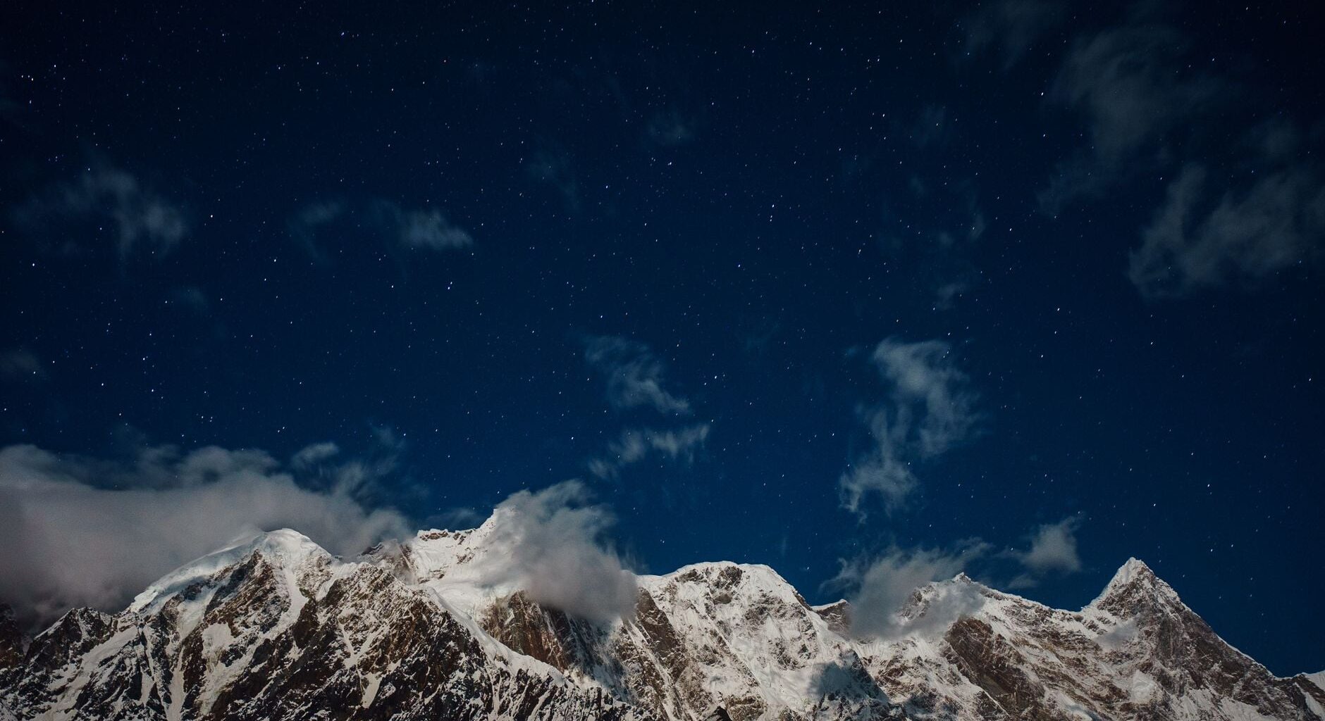 A child who can see 250 stars today may see fewer than 100 from the same place at eighteen: 51,351 naked-eye observations found the night sky brightening far faster than satellites had measured