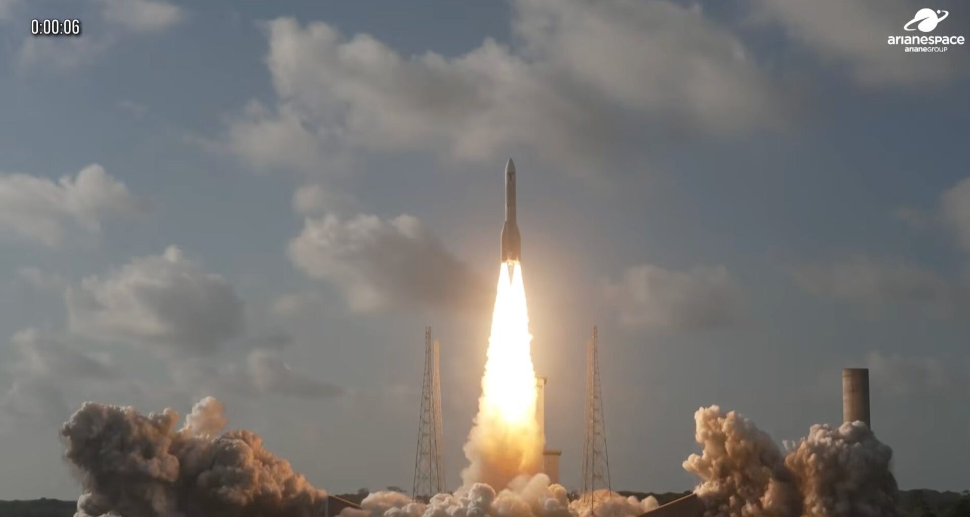 Powerful Ariane 6 rocket launches European weather satellite to orbit (video)
