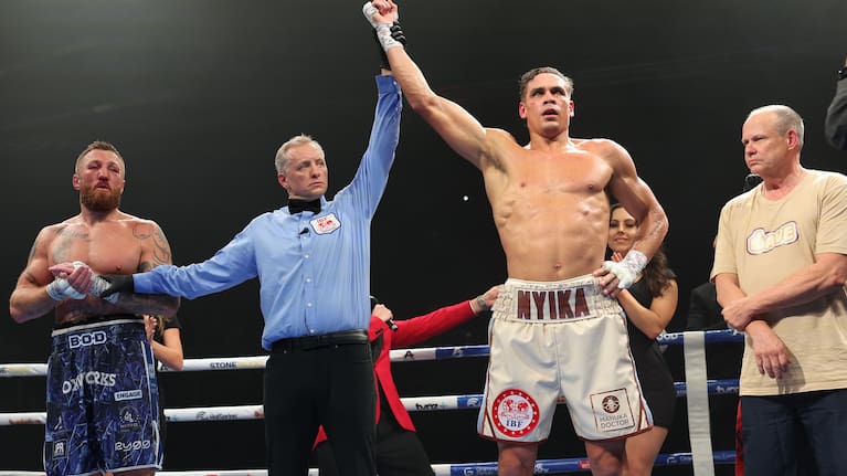 The referee confirms David Nyika's victory over Floyd Masson.