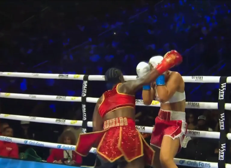 Claressa-Shields-Returns-to-Middleweight-Throne-with-TKO-of-Kaye-Scott.jpg