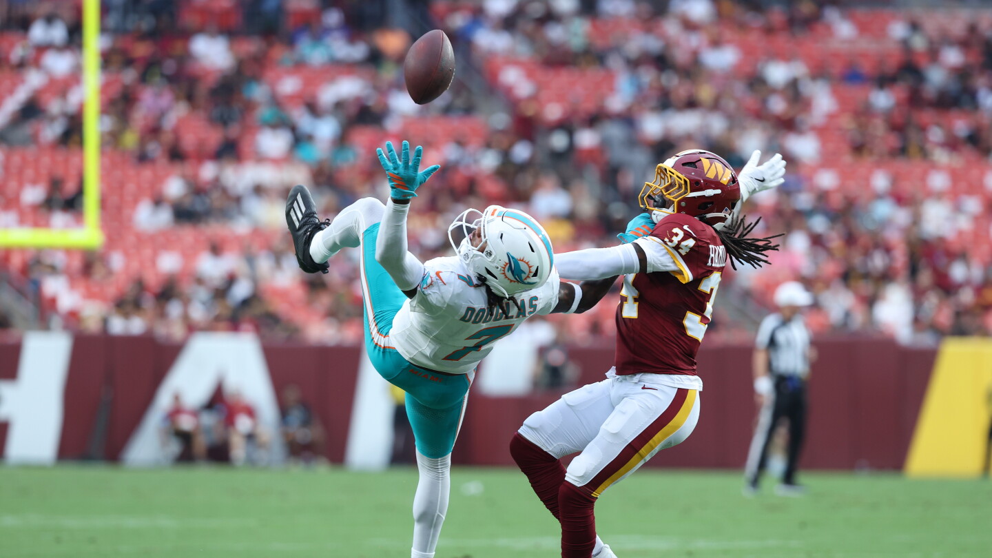 Dolphins rookie WR Caleb Douglas has "pretty incredible" catch in preseason debut