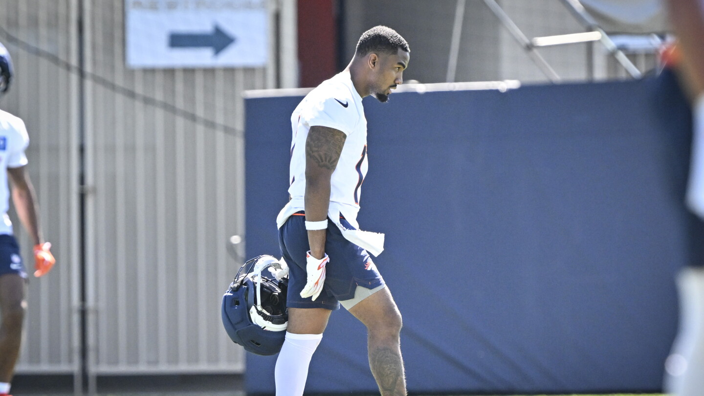 Jaylen Waddle leaves practice early with muscle tightness
