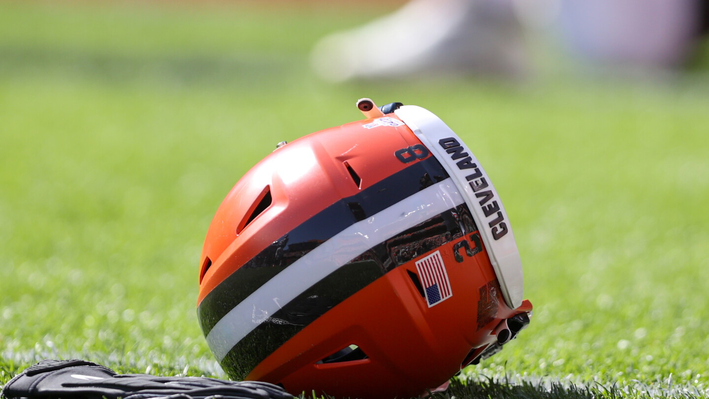 New Cleveland stadium will have artificial turf for Browns games