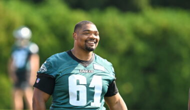 Eagles' undersized center Willie Lampkin continues to impress in the preseason