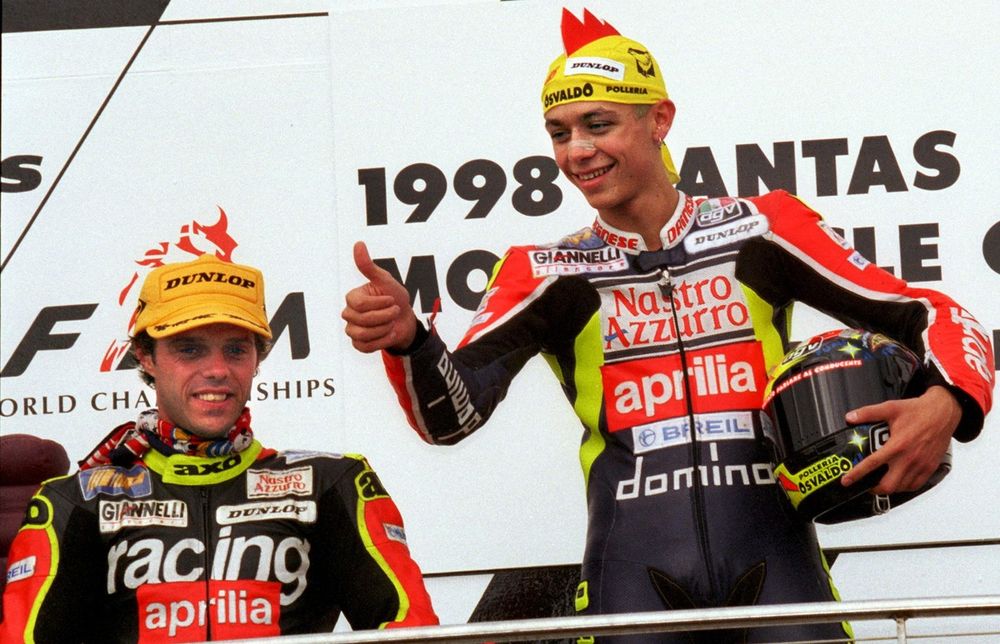 Rossi missed out on the 250cc title to fellow Aprilia rider Capirossi in 1998, but reversed that results in 1999