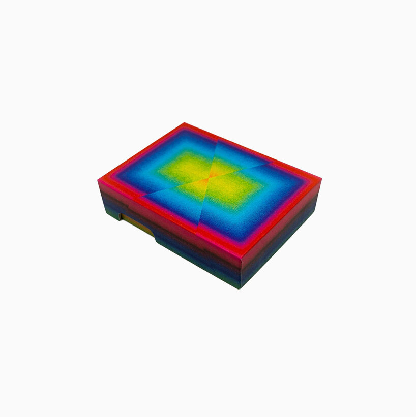 vibrant card deck by julia schimautz hides an animation in its sequence of colors and shapes - 7