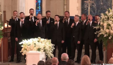 Bonnie Tyler farewelled with beautiful rendition of hit song