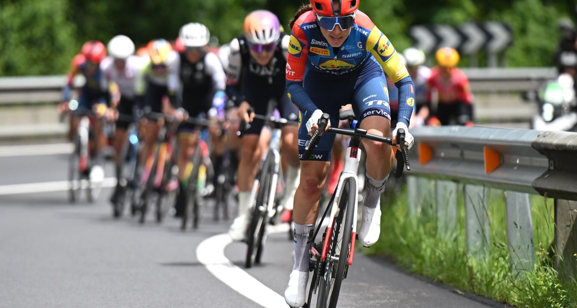 Shirin van Anrooij makes 'bold switch' to Canyon-SRAM, with transfer to come into force before 2026 is over