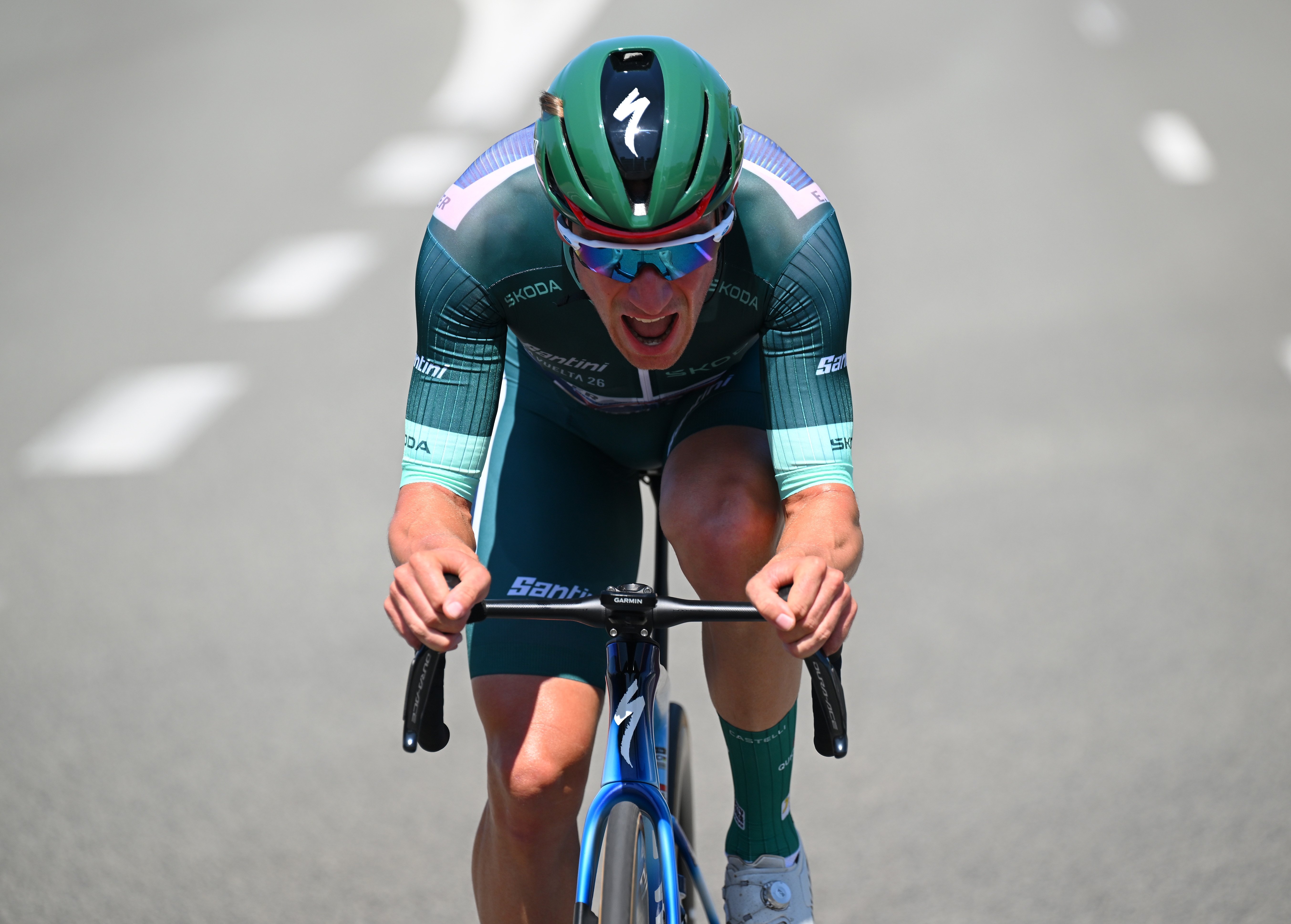 Ethan Hayter of Great Britain and Team Soudal Quick-Step - Green points jersey competes in the chase group during the La Vuelta - 81st Tour of Spain 2026, Stage 2 a 214.3km from Monaco to Manosque 408m / #UCIWT / on August 23, 2026 in Manosque, Monaco. (Photo by Tim de Waele/Getty Images)