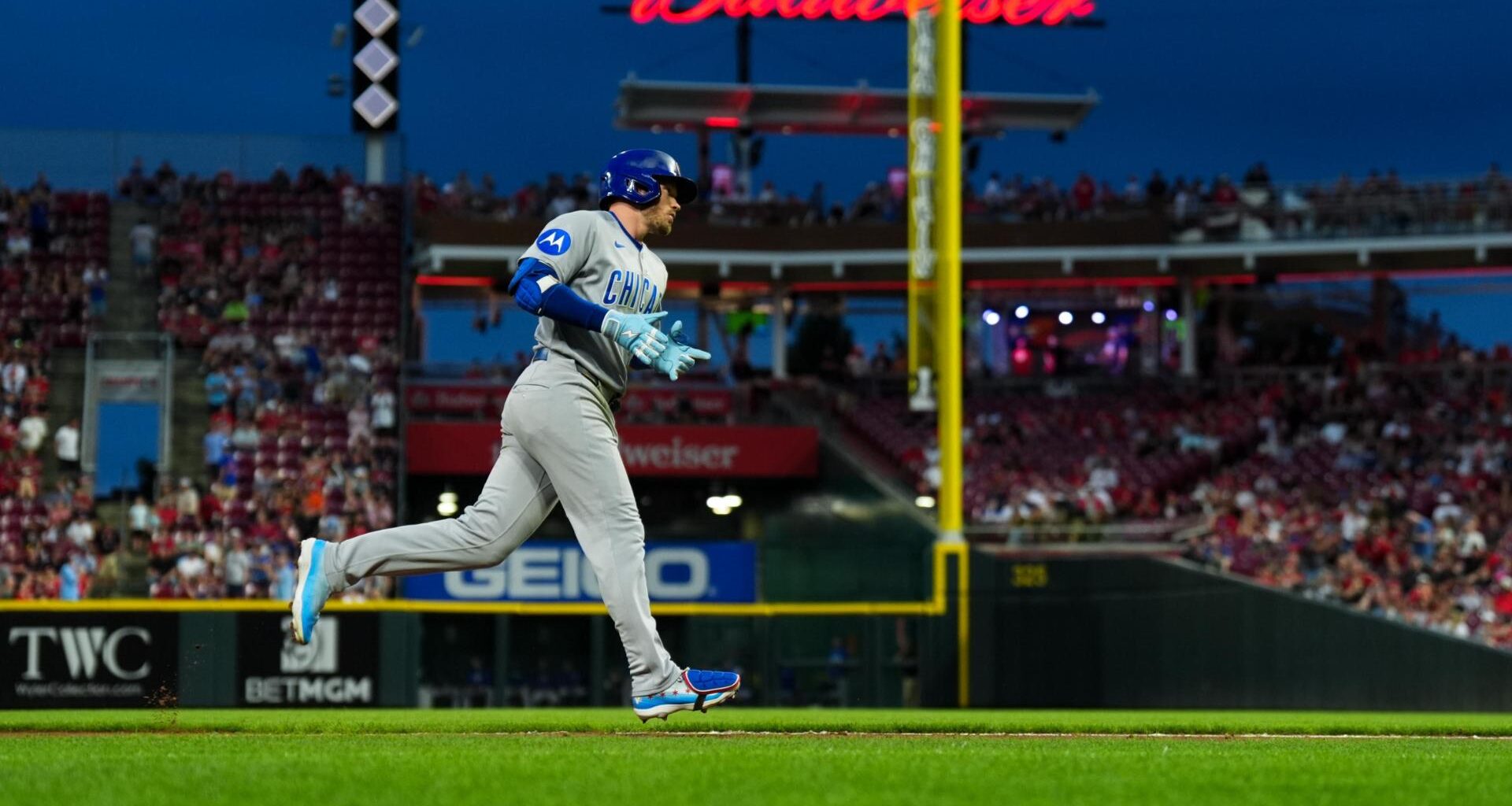 Trevino's 2-run single with bases loaded in 6th propels Reds to 6-4 win over Cubs