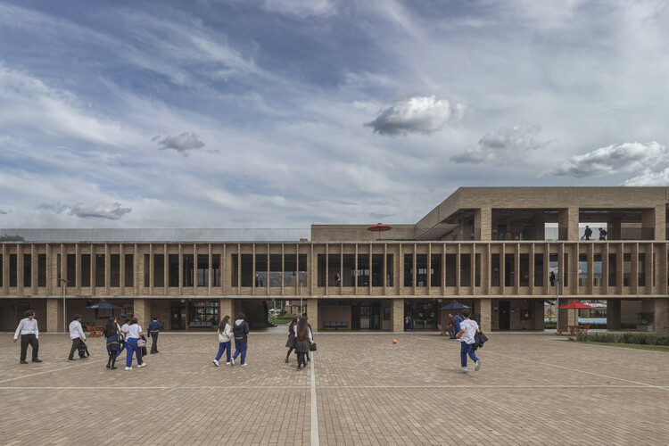 La Salle School / FP Arquitectura - Exterior Photography, Concrete