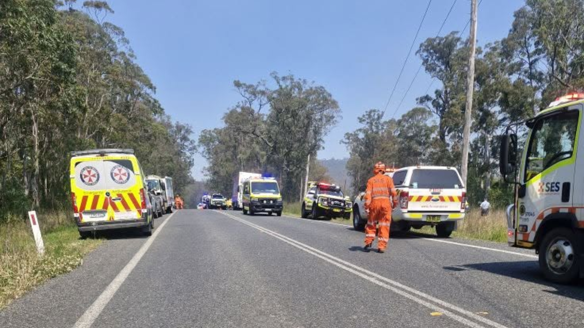 Rider dies after ute towing horse float flips and rolls into motorbikes on Bucketts Way on NSW Mid North Coast