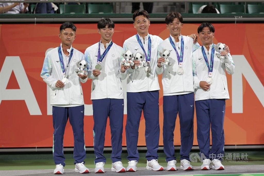 Taiwan bags silver medals in men's, women's team soft tennis