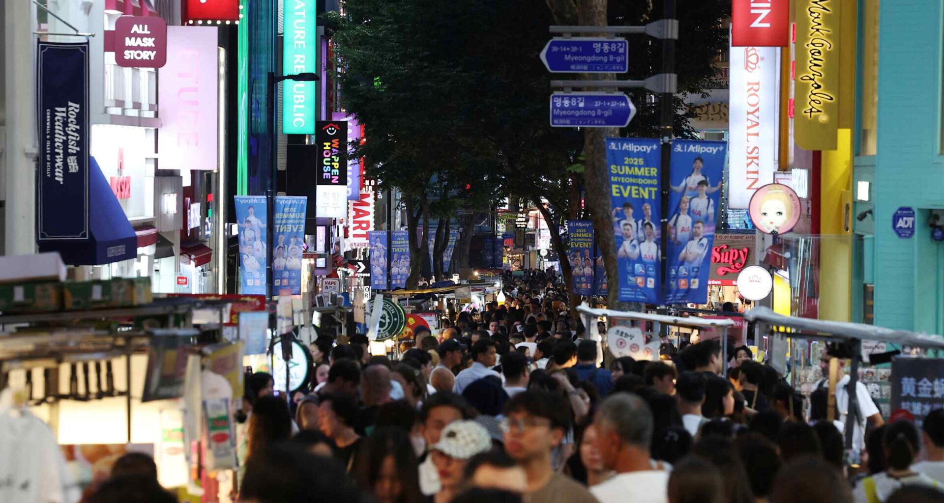 China's summer travel boom loses heat