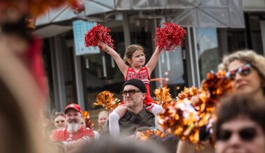 San Francisco 49ers Gold Rush cheerleaders break world record in Melbourne’s Federation Square