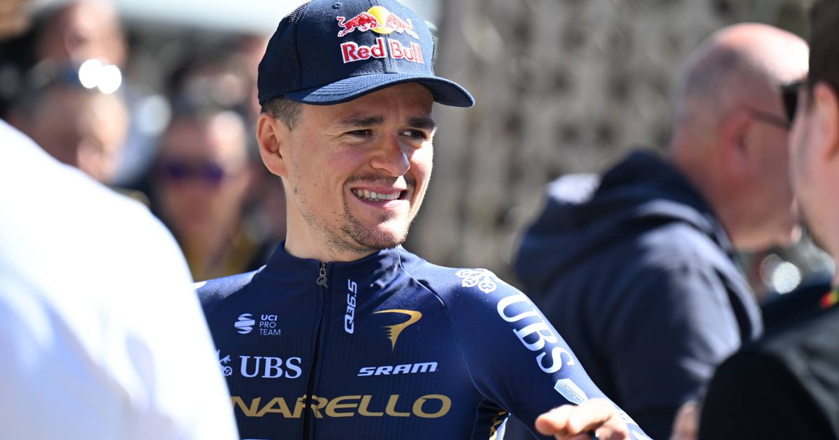 Tom Pidcock solos to GP Industria & Artigianato victory
