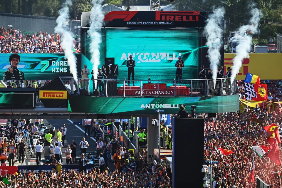 George Russell, Max Verstappen