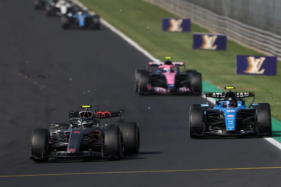 Gabriel Bortoleto, Carlos Sainz