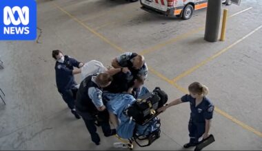 Steven Hyde keeps job with NSW Police despite assault on man on hospital stretcher