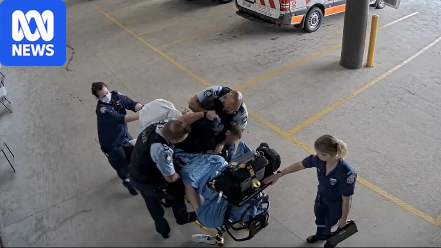 Steven Hyde keeps job with NSW Police despite assault on man on hospital stretcher