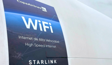 starlink sign on copa aircraft exterior