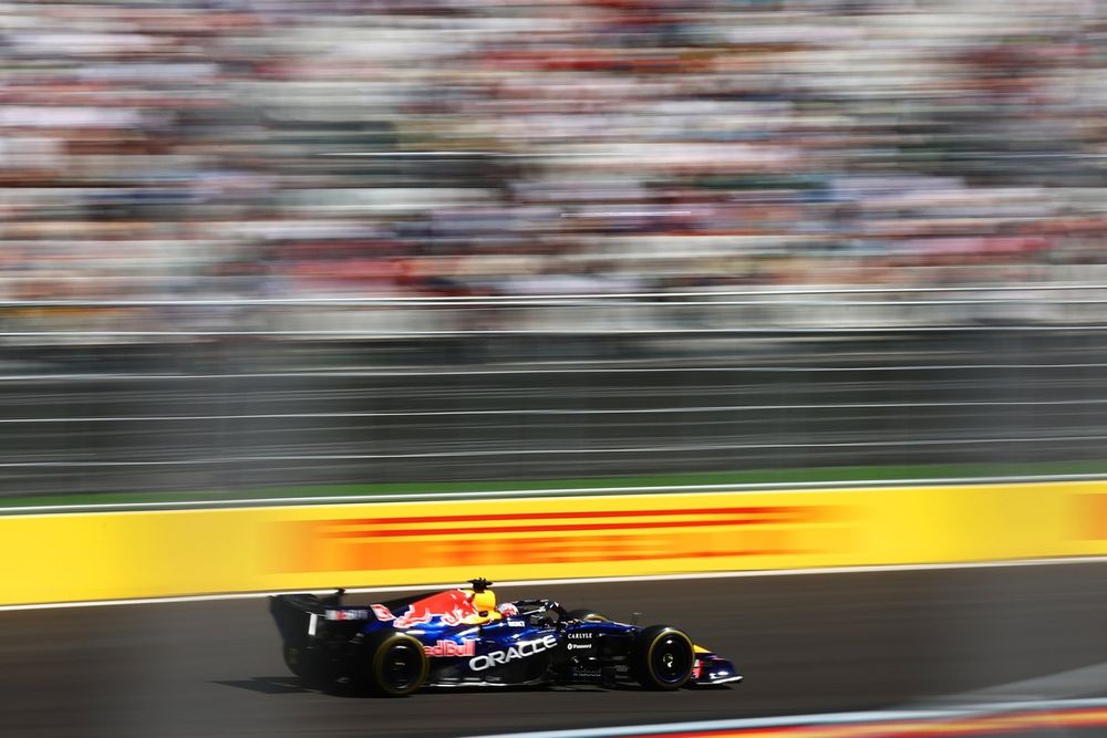 Verstappen had already predicted on Thursday that the corner wouldn’t be taken at full throttle and that ‘driver skill’ would be a factor