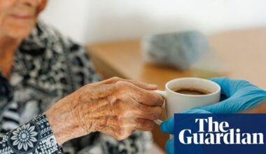 Health officials in turmoil over 11th-hour backflip on aged care algorithm override powers, emails reveal | Aged care
