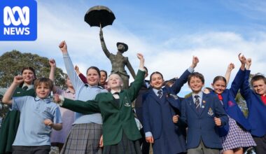 'Birthplace' statue of Mary Poppins moves in Bowral's change-of-season ceremony