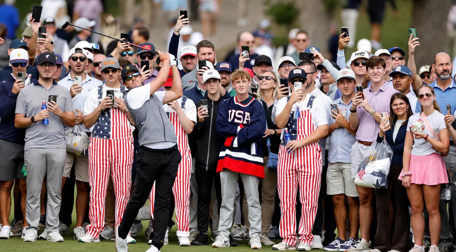 PRES CUP LIVE FEED: Americans take 3-2 lead in front of a tame crowd at Medinah – Australian Golf Digest