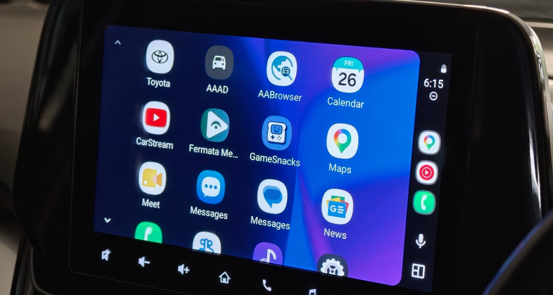 Various third-party apps on Android Auto's headset