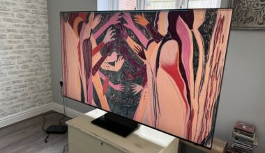 Writing for Trusted Reviews, TV Reviewer John Archer Explores the Samsung R95H in Detail – Samsung Newsroom U.K.