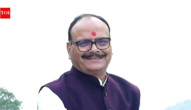 Write prescriptions in Hindi to help patients, Pathak urges doctors | Lucknow News