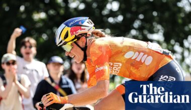 Demi Vollering seals dramatic women’s road race world title in Montreal | Cycling Road World Championships