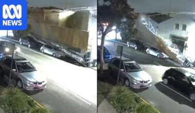Scaffolding at Sydney building site falls onto cars month after wall collapse