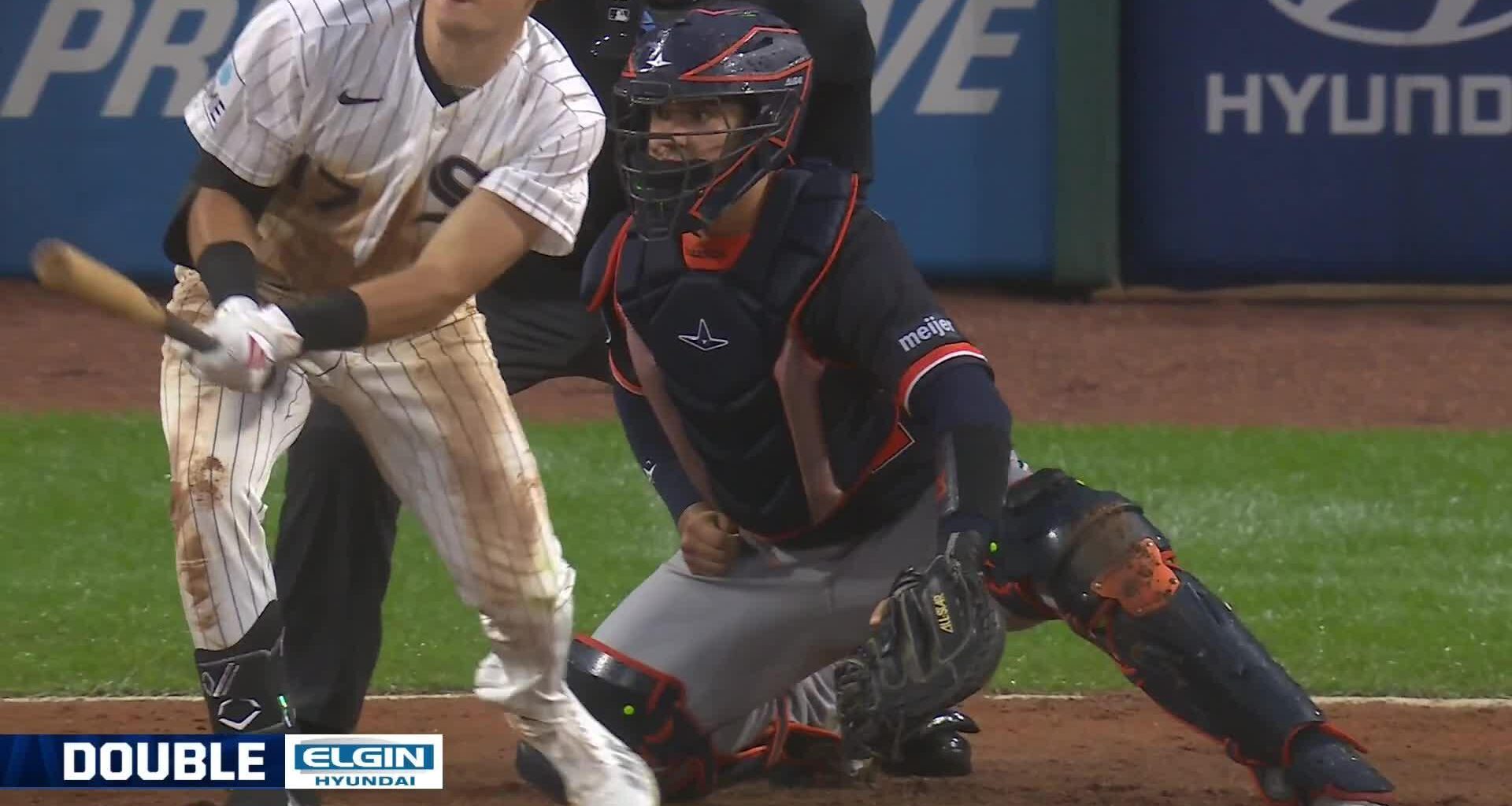 White Sox keep pace in the AL Central with a rain-soaked 8-1 win over the Tigers