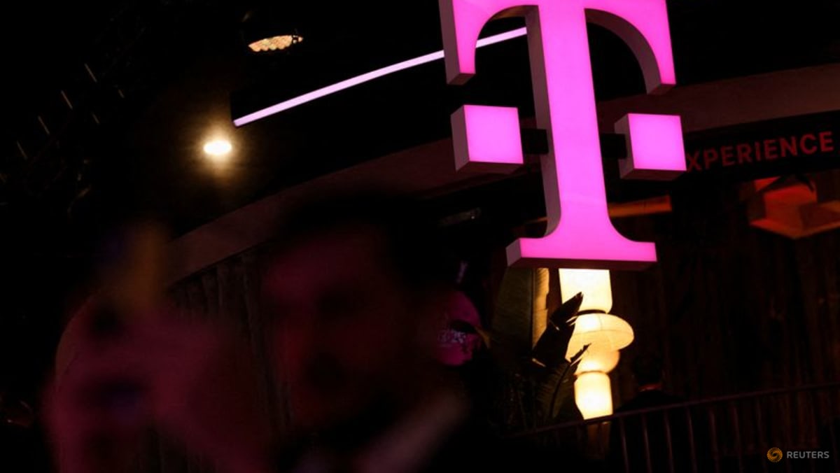 Europe’s biggest mobile operators in talks for satellite-to-mobile venture, Bloomberg News reports