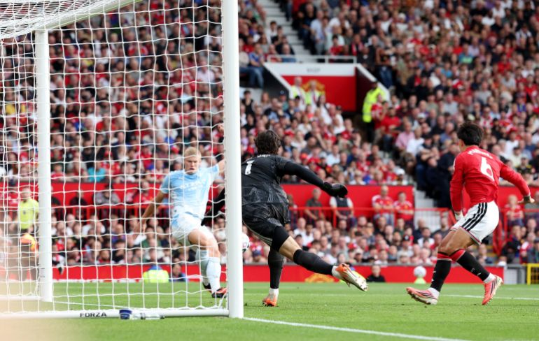 Soccer Football - Premier League - Manchester United v Manchester City - Old Trafford, Manchester, Britain - September 13, 2026 Manchester City's Erling Haaland scores their first goal REUTERS/Scott Heppell EDITORIAL USE ONLY. NO USE WITH UNAUTHORIZED AUDIO, VIDEO, DATA, FIXTURE LISTS, CLUB/LEAGUE LOGOS OR 'LIVE' SERVICES. ONLINE IN-MATCH USE LIMITED TO 120 IMAGES, NO VIDEO EMULATION. NO USE IN BETTING, GAMES OR SINGLE CLUB/LEAGUE/PLAYER PUBLICATIONS. PLEASE CONTACT YOUR ACCOUNT REPRESENTATIVE FOR FURTHER DETAILS..