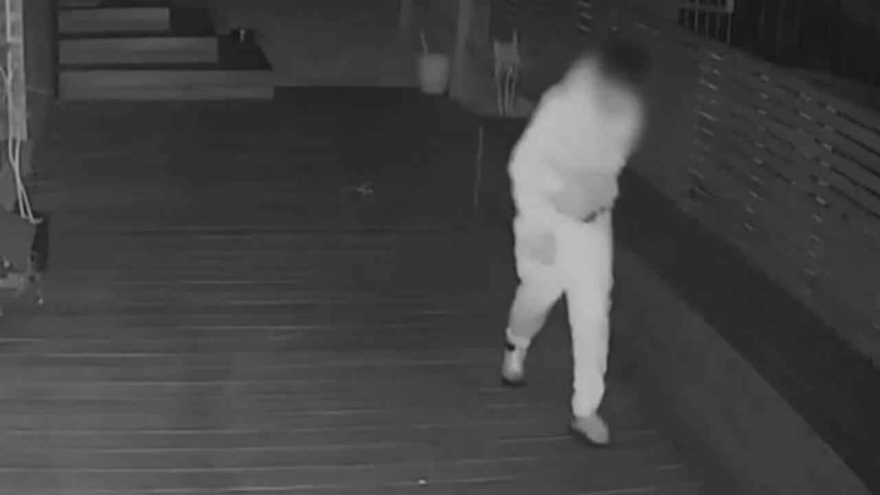 Man allegedly stabbed multiple times southeast of Melbourne, three teens arrested