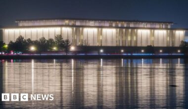 Judge rejects bid to put Trump's name on Kennedy Center building - bbc.com