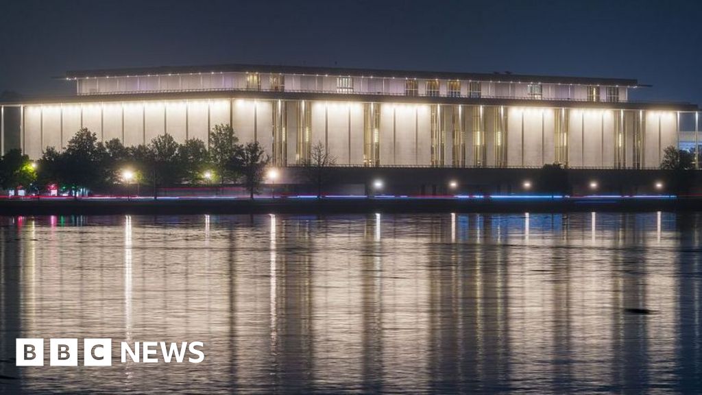 Judge rejects bid to put Trump's name on Kennedy Center building - bbc.com
