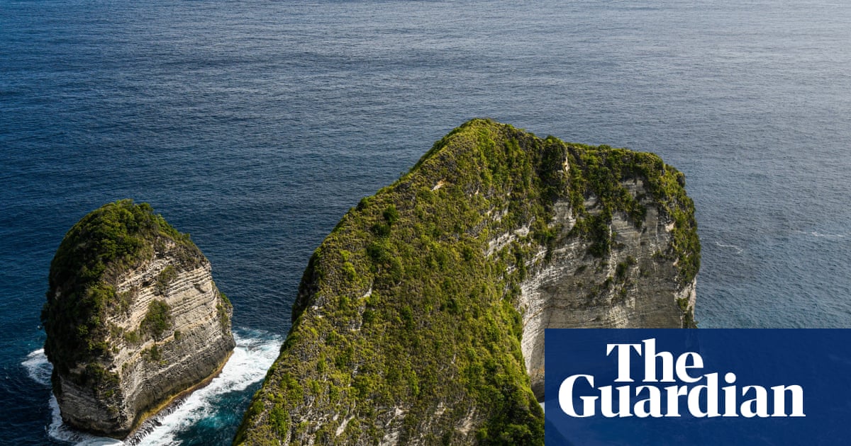 Queensland woman falls to her death at Bali cliff popular with tourists | Bali