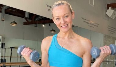 Celebrity trainer Simone de La Rue shares the 4-move core workout all her clients do