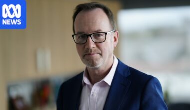 New Greens leader David Shoebridge gets emotional before launching attack on Labor