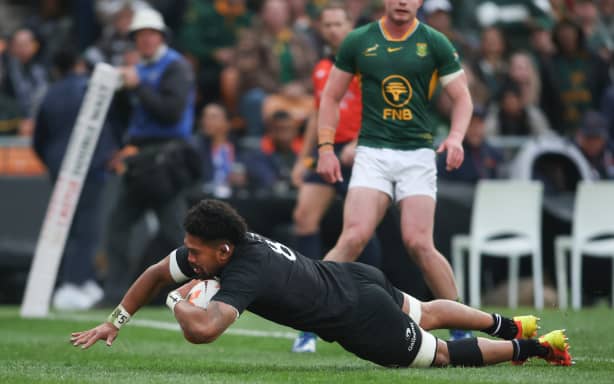 Ardie Savea scores a try.