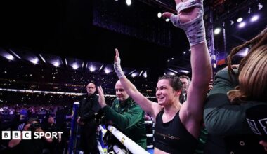 Katie Taylor celebrates after her win