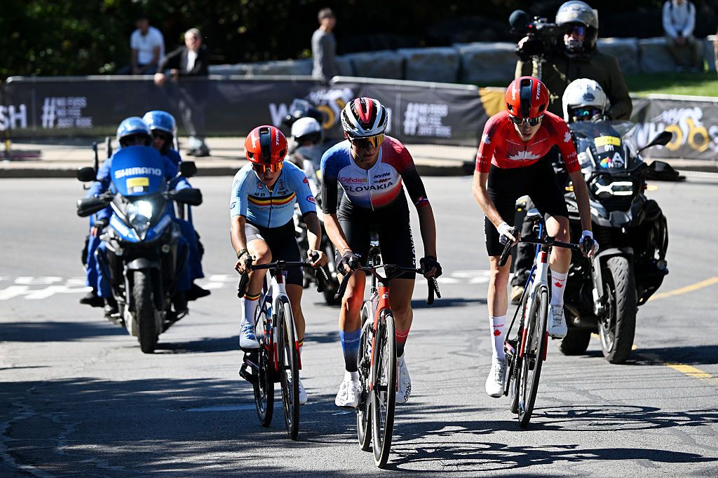 UCI Road World Championships: Viktória Chladoňová beats Isabella Holmgren to wins under-23 women's title