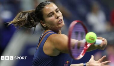 Emma Navarro plays a shot