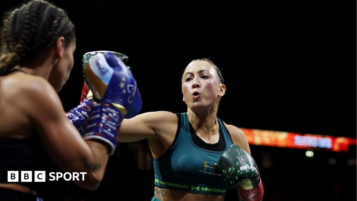 Jade Jones (right) fighting in turquoise against her opponent FederiKita (left) in a black outfit back in May, 2026 at the Manchester Arena.