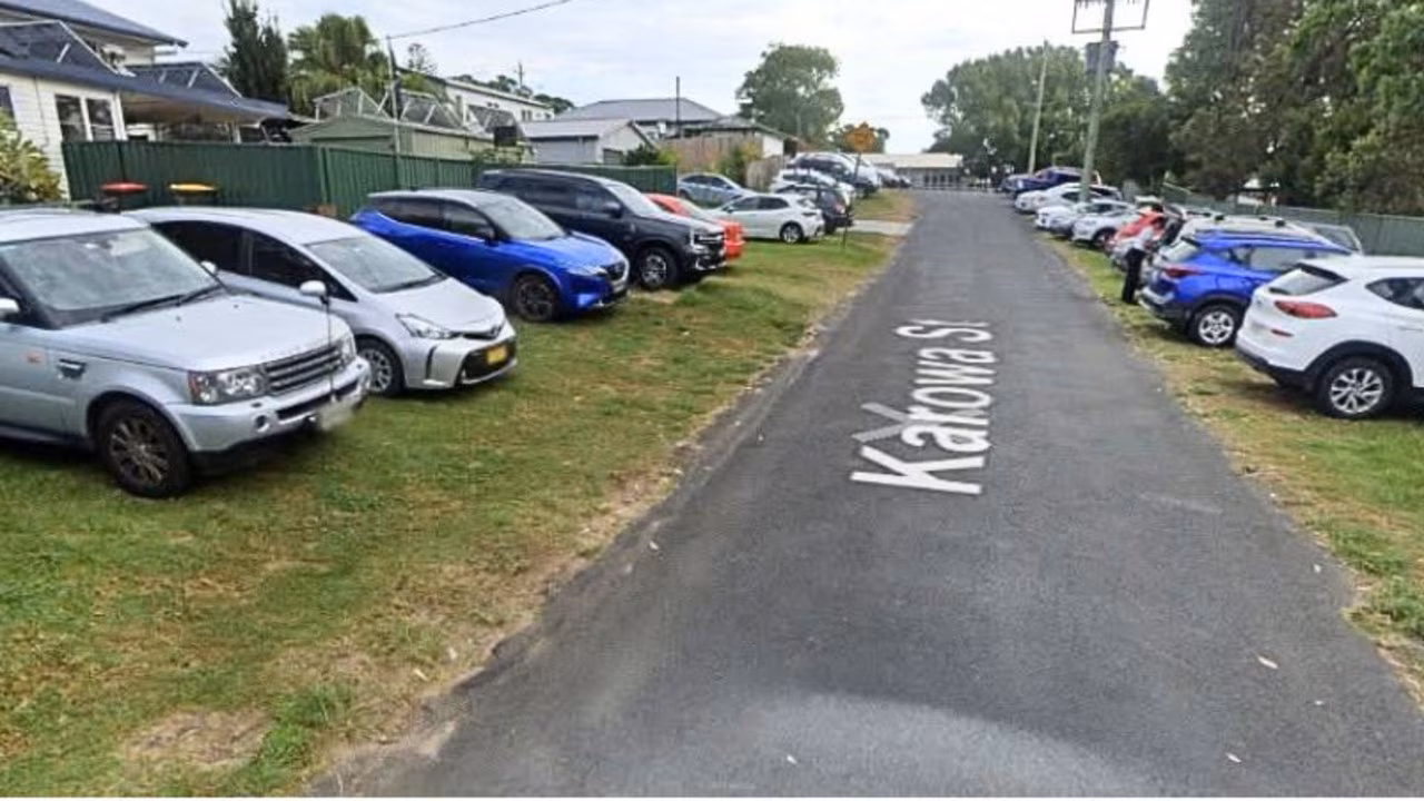 Photograph exposes huge parking problem near NSW school