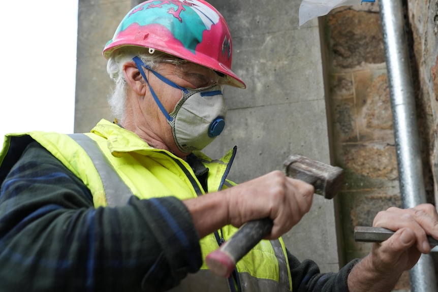 Stonemasons - Duncan Moon chisel